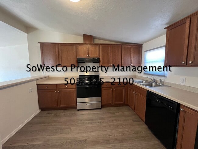 Building Photo - Beautiful 3 Bedroom 2 Full Bath Home