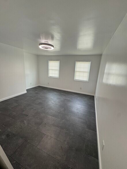 Building Photo - 302 Prospect St