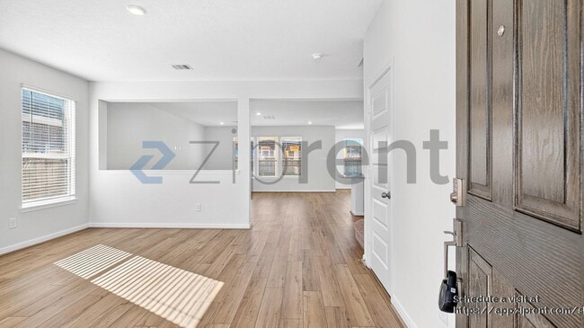 Building Photo - 7611 Coral Ky Dr