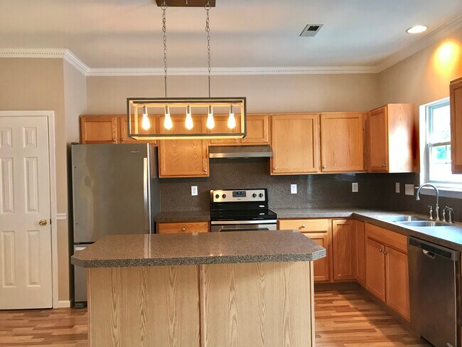 Building Photo - 18651 Shawnee Ridge Rd