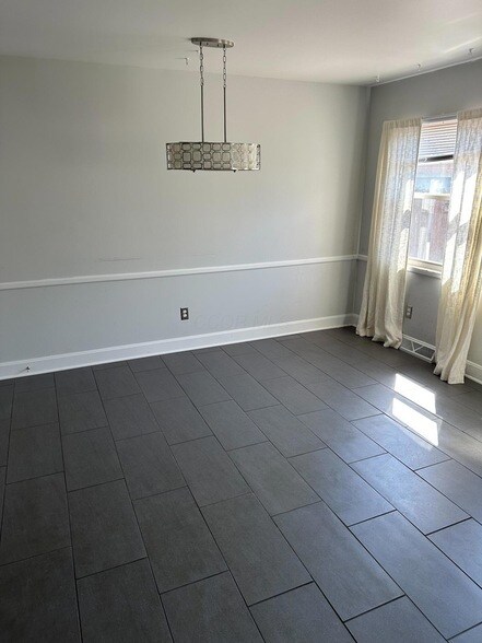 Building Photo - 4865 Dierker Rd