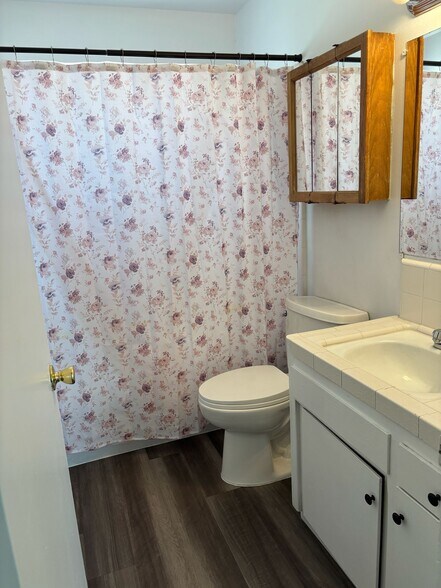 Building Photo - 3307 E Fairmont Ave