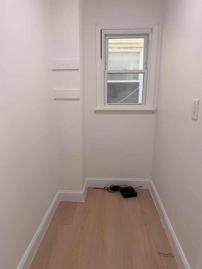 Building Photo - 24 E 18th St