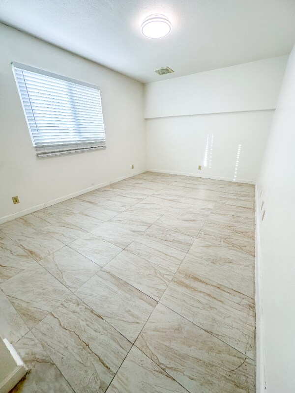 Building Photo - 73874 Sunnyvale Dr