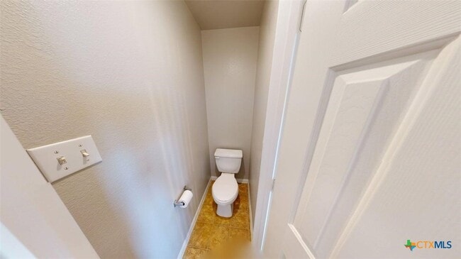 Building Photo - 601 Cattail Cir