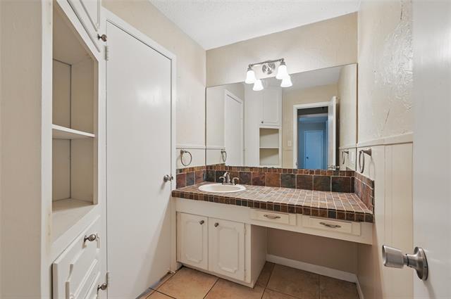 Building Photo - 1425 Wreyhill Dr