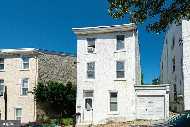 Building Photo - 3719 Calumet St