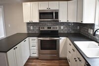 Building Photo - Beautiful 4 bed/2 bath available after 7/1...