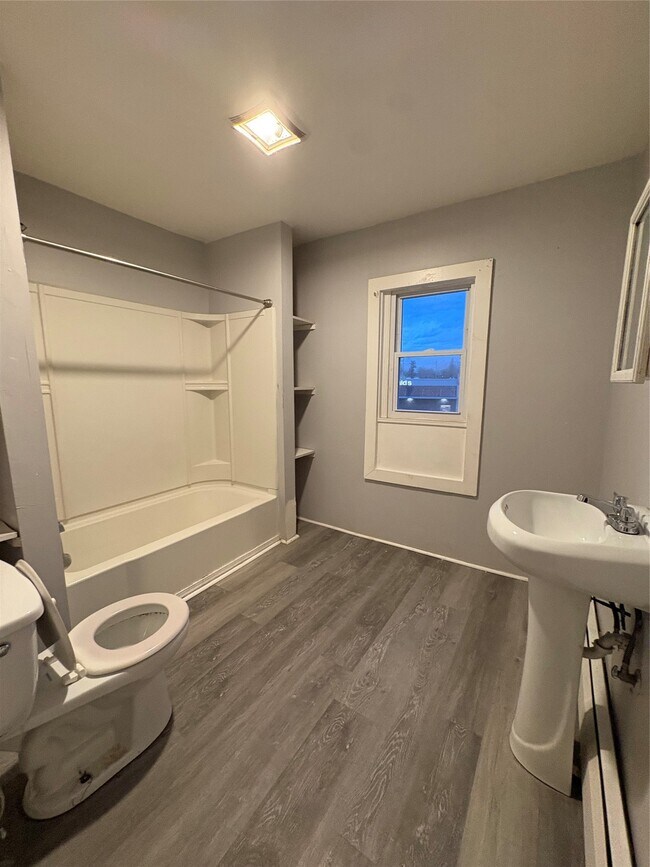 Building Photo - 519 E Main St