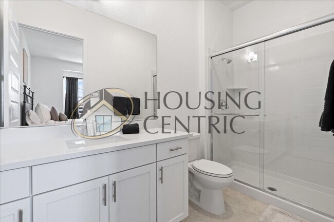 Building Photo - Modern & Elegant Living in Emerald Peak, E...