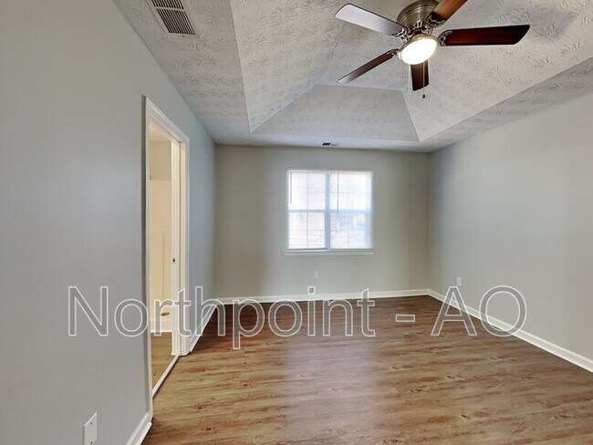 Building Photo - 375 Mountainview Dr