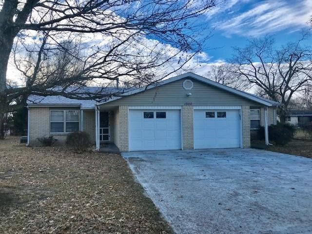 Primary Photo - 1300 W Rolling Oaks Dr