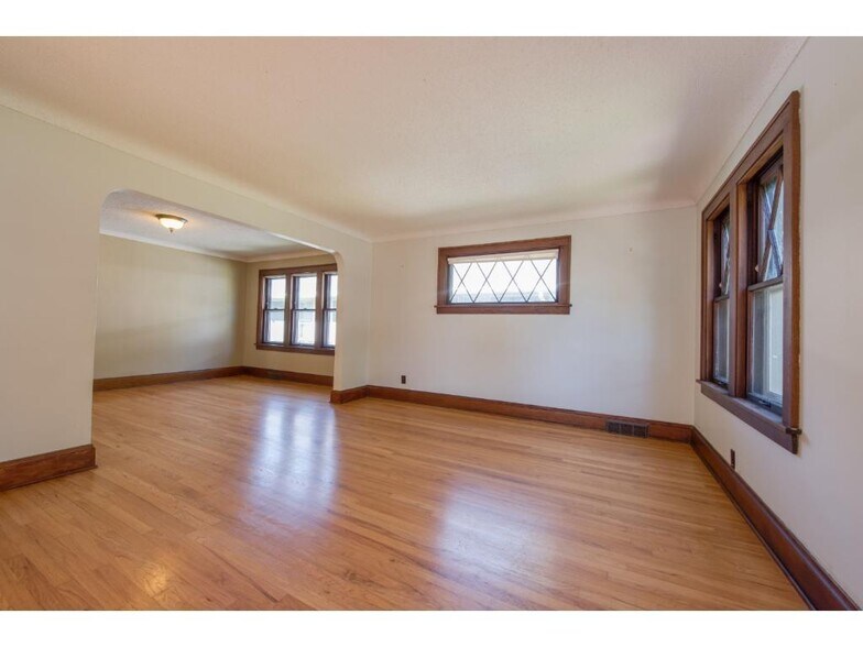 Building Photo - 1674 St Clair Ave