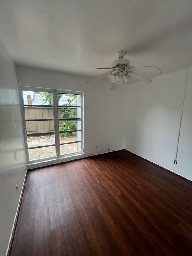 Building Photo - Loft, 2 Bedrooms, Split Townhouse, AC, 2 Parking