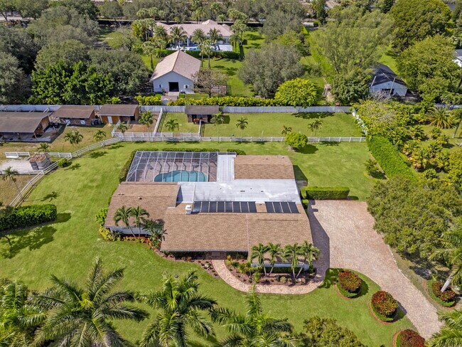 Building Photo - 7447 NW 82nd Terrace