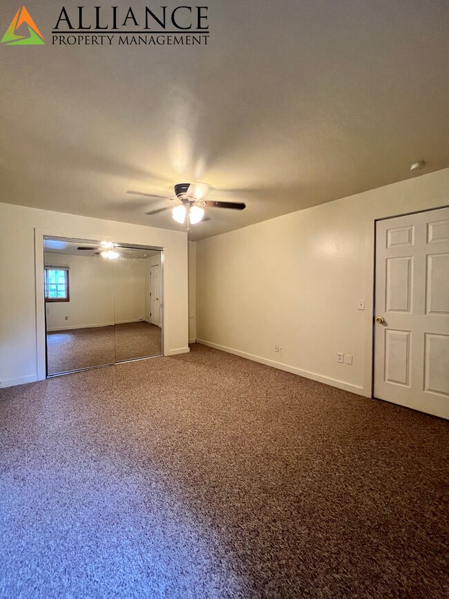 Building Photo - 1022 Humboldt St