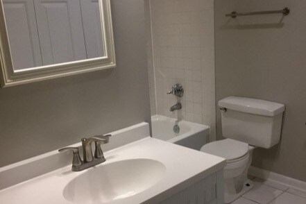 Spacious bathroom - 415 Mather Green Ave