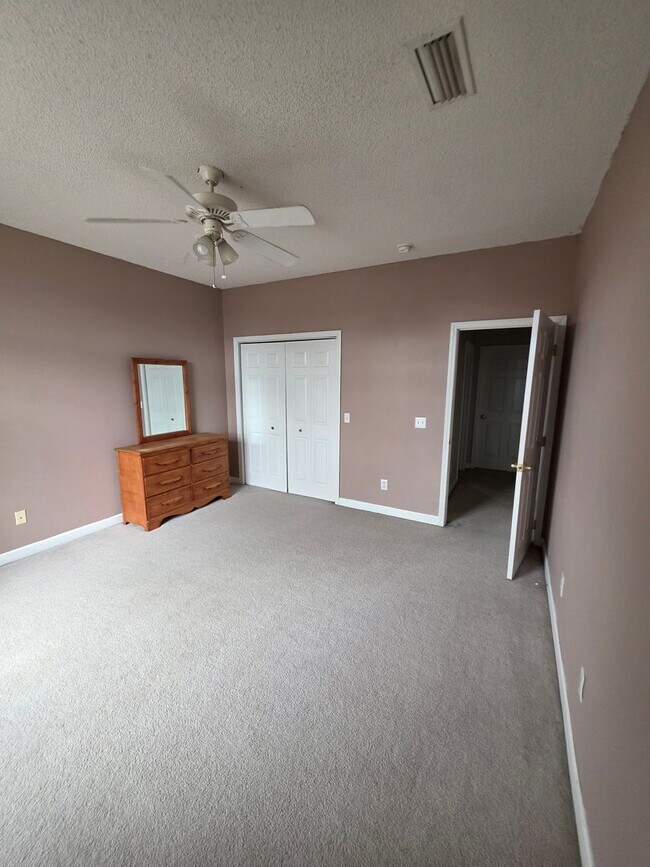 Building Photo - Available March! Non-Furnished Unit!