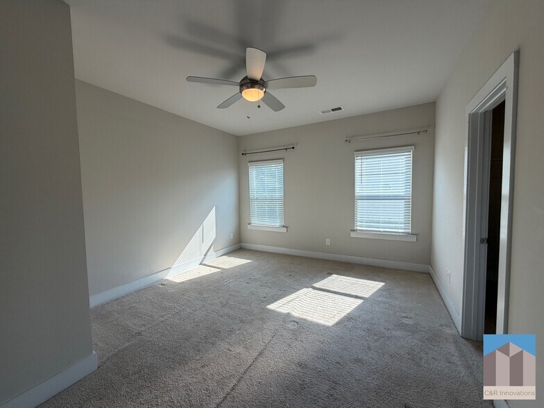 Building Photo - 3782 Oxford Cir