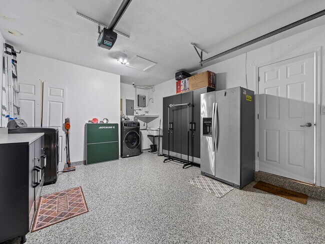 Building Photo - 801 SE 14th St