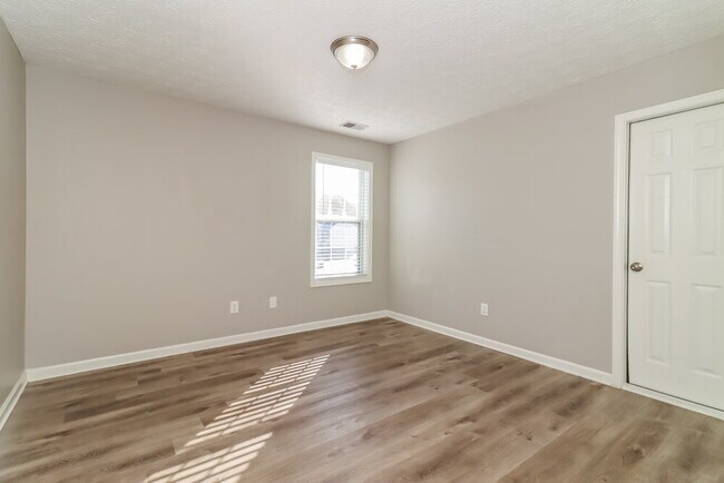 Building Photo - 2338 Greenside Dr