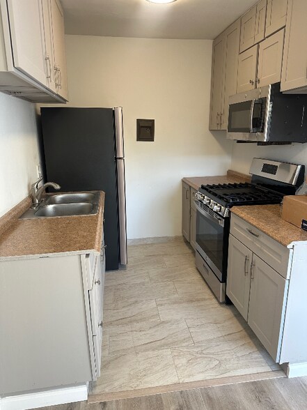 Building Photo - 1317 W 97th St