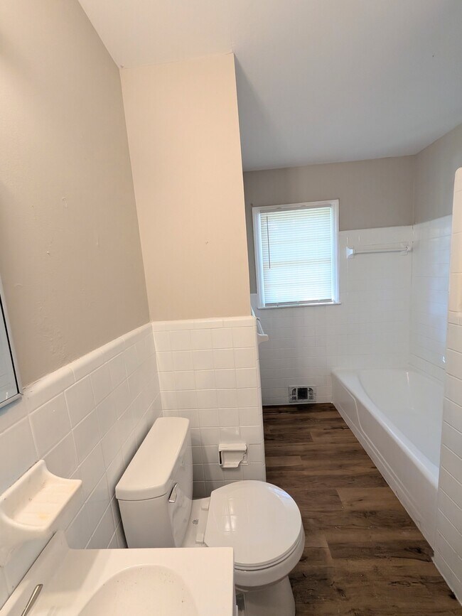 Building Photo - 905 Cone Rd