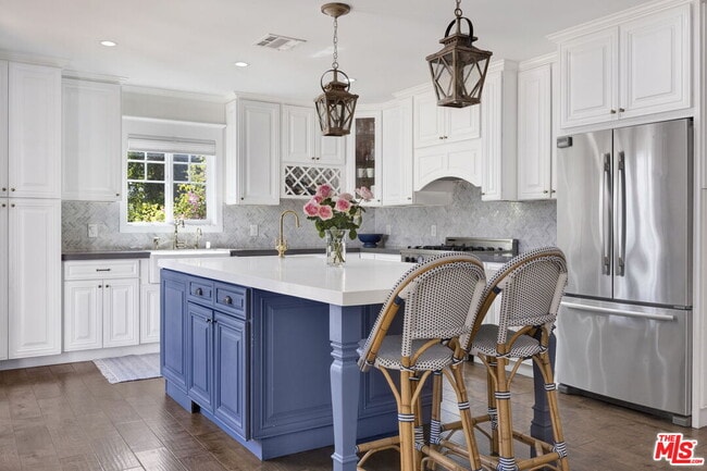 Building Photo - 4621 Allott Ave