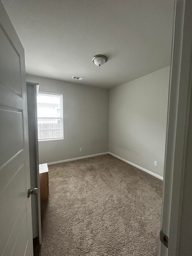 Building Photo - 393 Gaida Loop