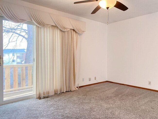 Building Photo - 3BD, 2BTH Bellevue Charmer Ready for YOU, $2,300!!