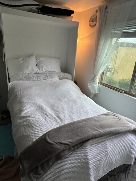 Building Photo - 241 E Rice Ranch Rd