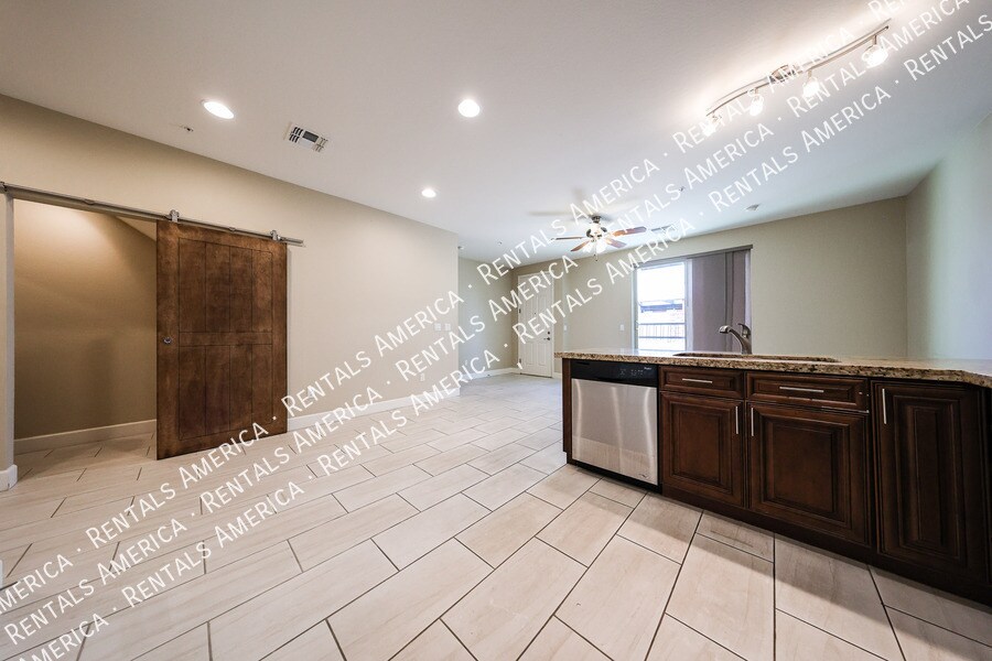 Building Photo - 1406 W Main St