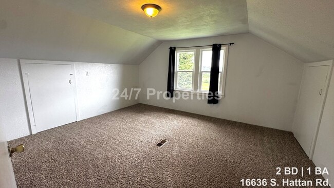 Building Photo - 2BD | 1BA Farmhouse with Garage, Shop, Sauna! - Oregon City