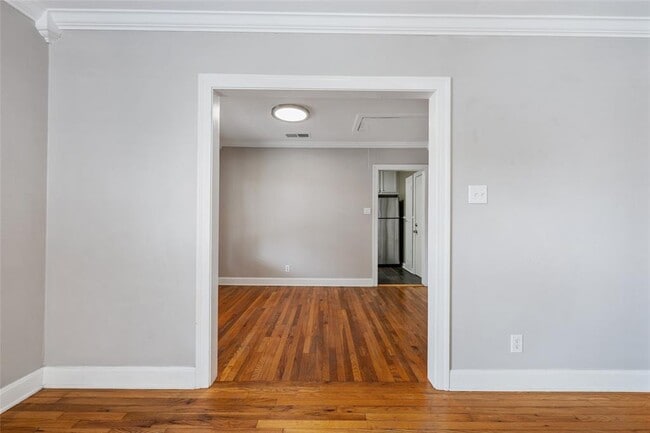 Building Photo - 1008 E 38th 1/2 St