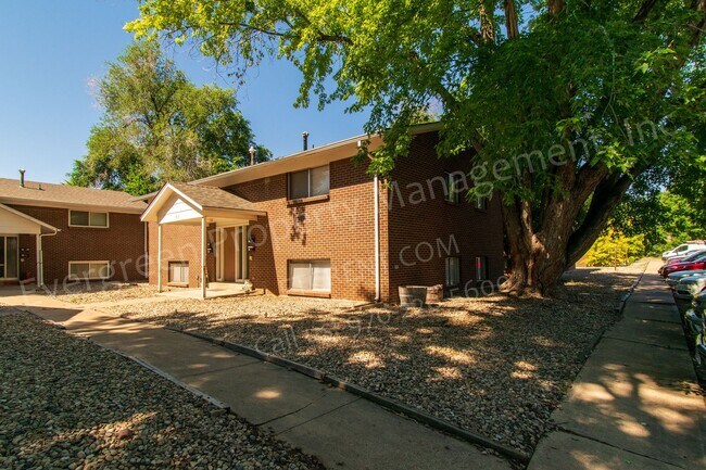 Building Photo - 919 James Ct