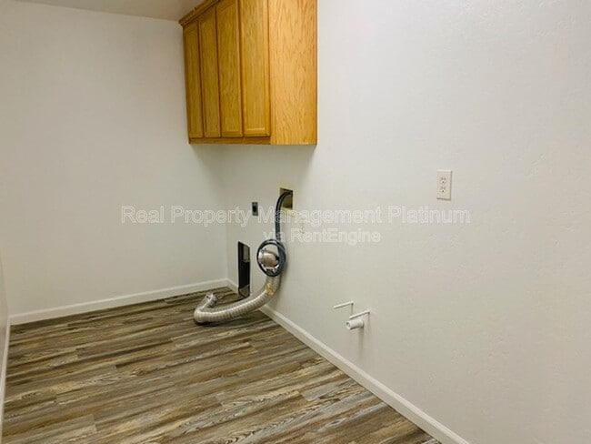 Building Photo - 1875 N Belvedere Ave