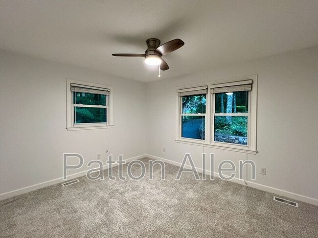 Building Photo - 9 Ravenwood Ln