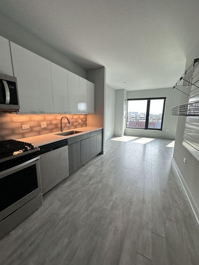 Building Photo - 0 bedroom in Chicago IL 60613