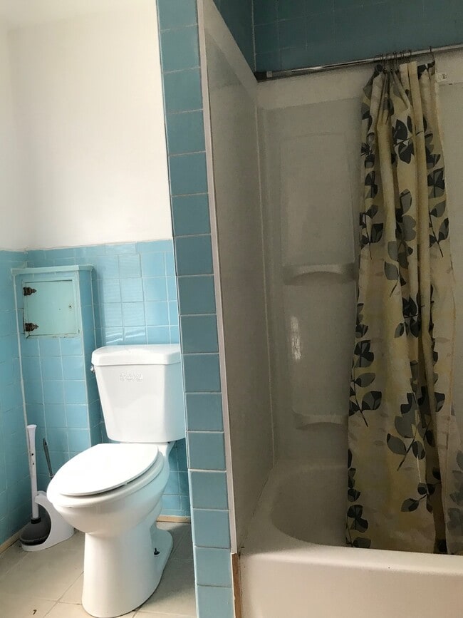 Building Photo - DREAM LOCATION !! LOOKS LIKE PRIVET ROAD !!!