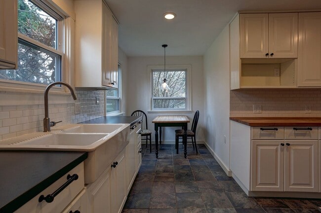 Building Photo - 2 Bed, 2 Bath Home in Historic Birchwood Neighborhood