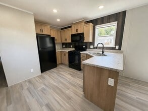 Building Photo - 5379 Lookout Ln