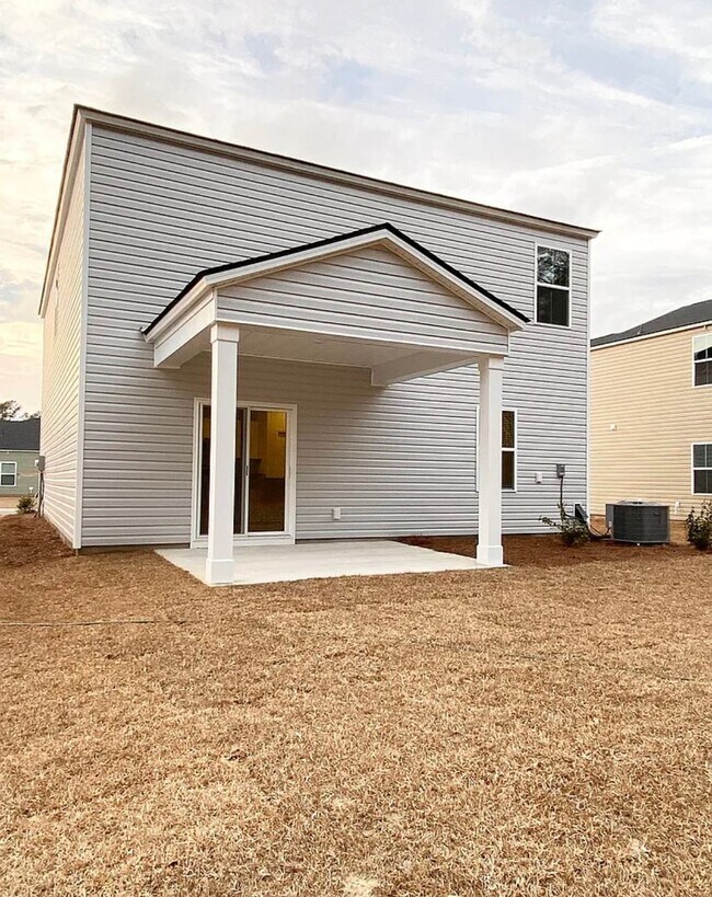 Building Photo - 4 Bed 3 Bath Single Family Home