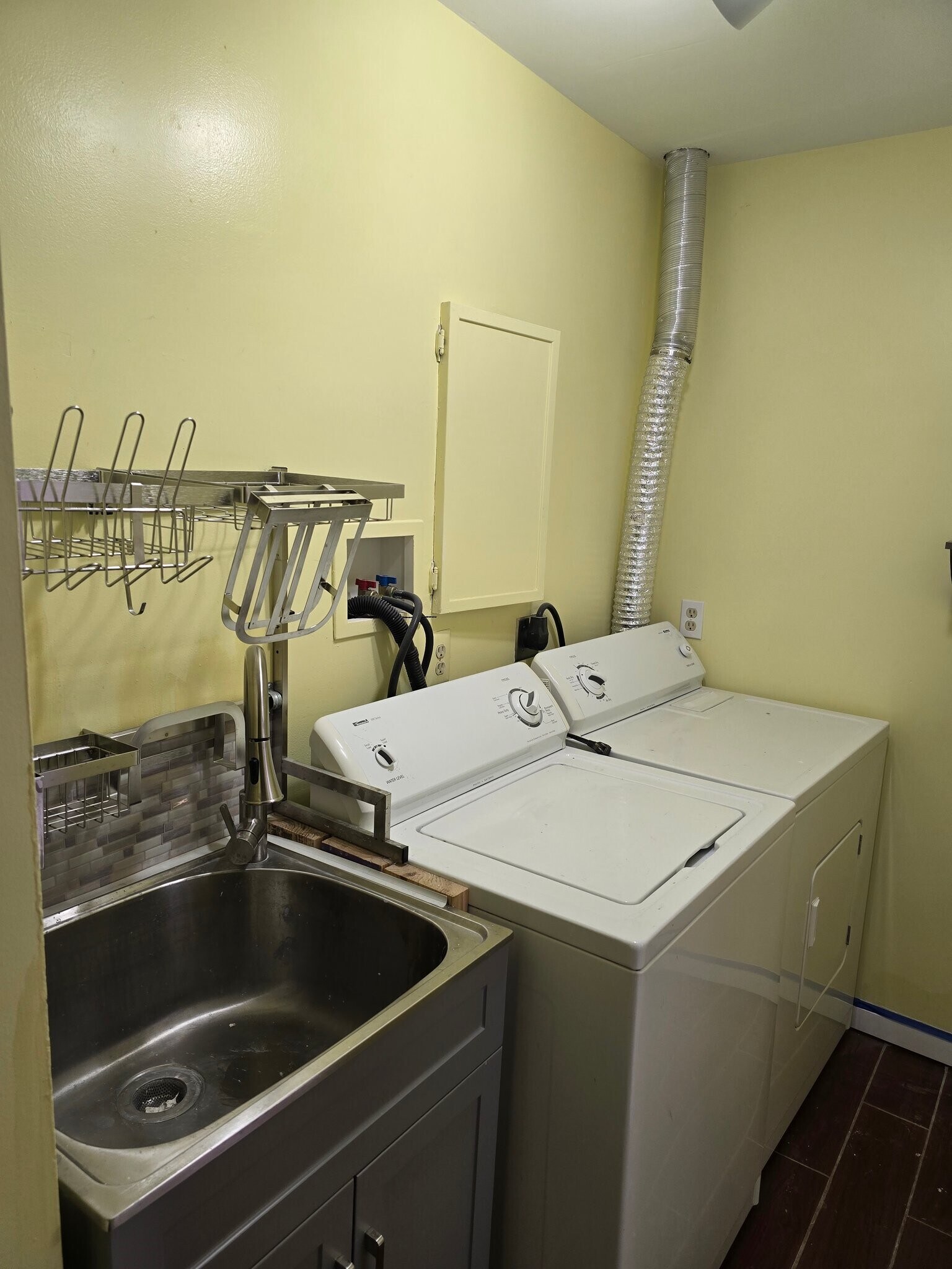 Building Photo - 16088 Olmstead Ln