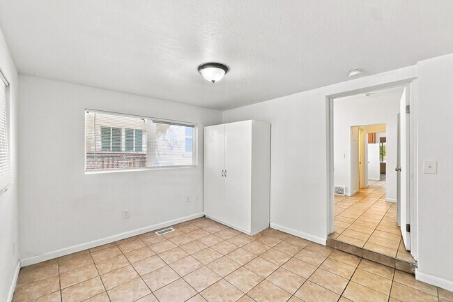 Building Photo - 926 Binford St