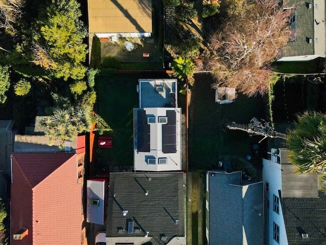 Building Photo - 820 46th St