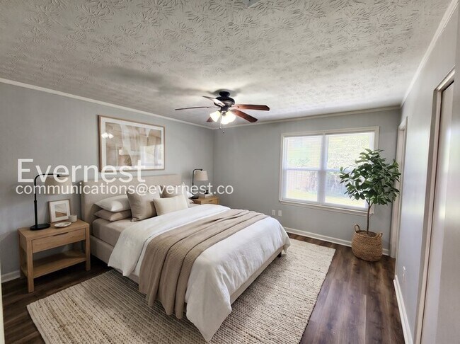 Building Photo - 3 Bed/2 Bath Home with Garage / Pet-Friendly / Coming Soon!
