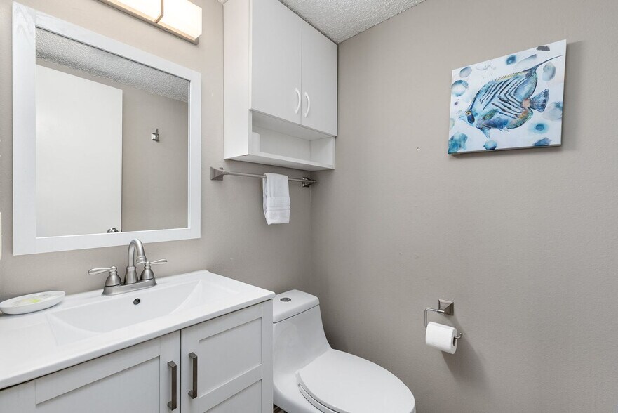 Building Photo - 115 E Coronado Dr