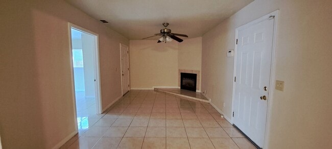 Building Photo - Wow this Charmer has 4 Bedrooms with 2 Primary Bedrooms w/Full Bathrooms