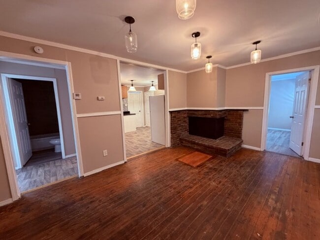 Building Photo - Lovely 3 Bedroom / 1 Bath for Rent - Section 8 Welcome