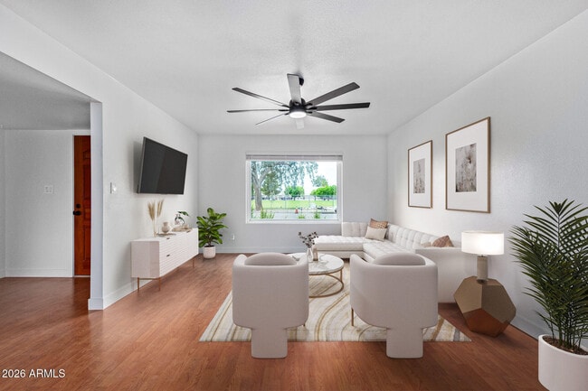 Building Photo - 2111 S River Dr